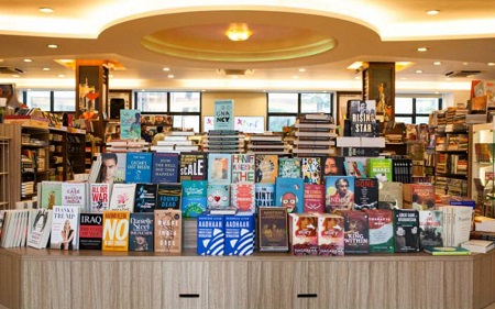 کافه کتاب بمبئی